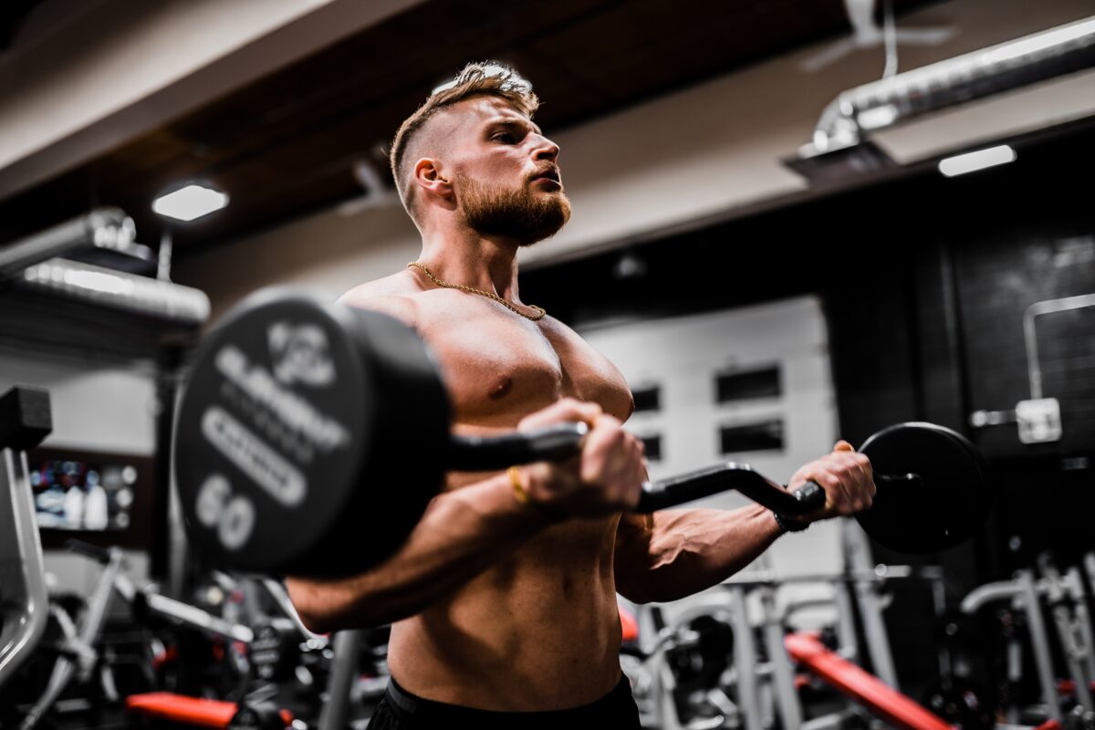 Man using Bodybuilding Gear